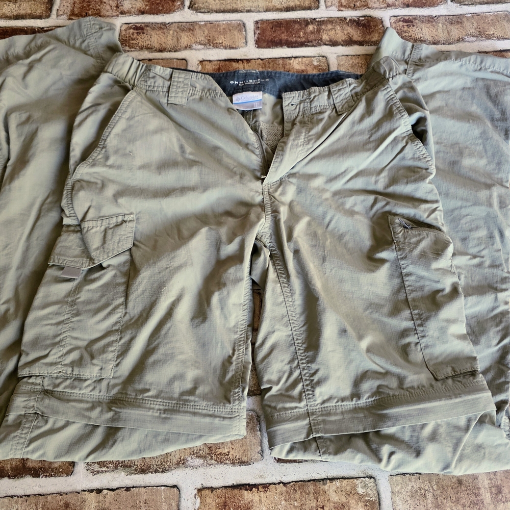 Columbia Men's Khaki Cargo Shorts